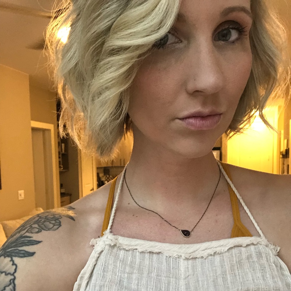Meet your Posher, Hali